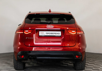 Подержанный автомобиль Jaguar F-Pace 2017 года (6 фото)