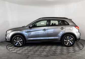 Подержанный автомобиль Mitsubishi ASX 2018 года (8 фото)