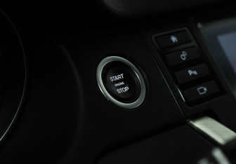 Подержанный автомобиль Land Rover Discovery Sport 2015 года (16 фото)