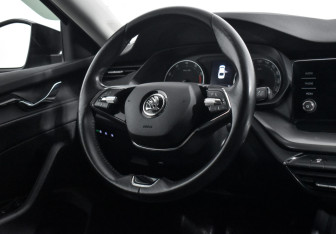 Подержанный автомобиль Skoda Octavia Liftback 2021 года (15 фото)