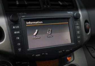 Подержанный автомобиль Toyota RAV4 2012 года (16 фото)