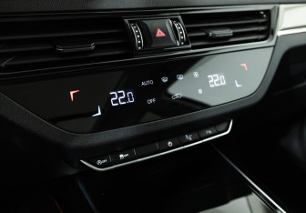 Подержанный автомобиль Hongqi HS5 2024 года (19 фото)