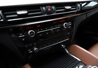 Подержанный автомобиль BMW X6 2018 года (15 фото)