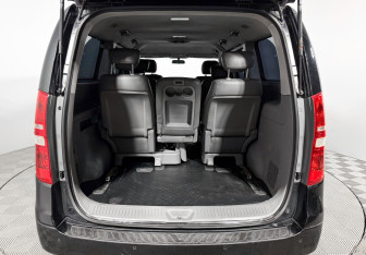 Подержанный автомобиль Hyundai Grand Starex 2011 года (19 фото)