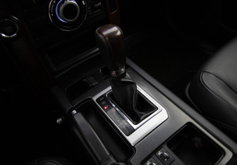 Подержанный автомобиль Toyota Land Cruiser Prado 2015 года (13 фото)