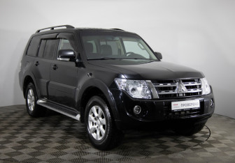 Подержанный автомобиль Mitsubishi Pajero 2013 года (3 фото)