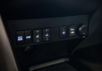 Подержанный автомобиль Toyota RAV4 2015 года (16 фото)