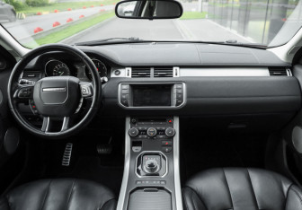 Подержанный автомобиль Land Rover Range Rover Evoque 2012 года (14 фото)