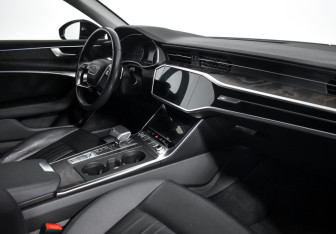 Подержанный автомобиль Audi A6 Sedan 2020 года (15 фото)