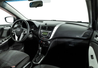 Подержанный автомобиль Hyundai Solaris Hatchback 2011 года (9 фото)