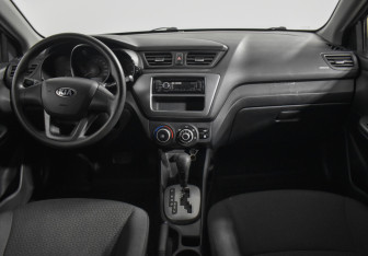 Подержанный автомобиль Kia Rio Sedan 2013 года (13 фото)