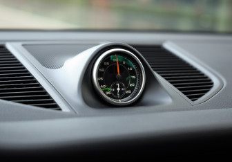 Подержанный автомобиль Porsche Macan 2020 года (15 фото)