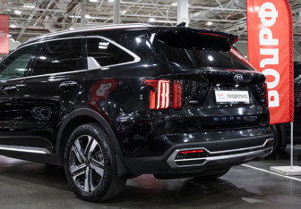 Подержанный автомобиль Kia Sorento 2021 года (12 фото)