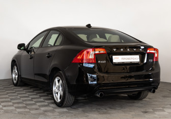 Подержанный автомобиль Volvo S60 2014 года (7 фото)