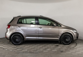 Подержанный автомобиль Volkswagen Golf Plus 2011 года (4 фото)