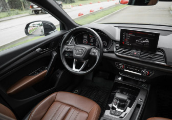 Подержанный автомобиль Audi Q5 2021 года (13 фото)
