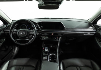 Подержанный автомобиль Hyundai Sonata 2019 года (13 фото)