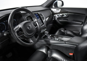 Подержанный автомобиль Volvo XC90 2017 года (9 фото)