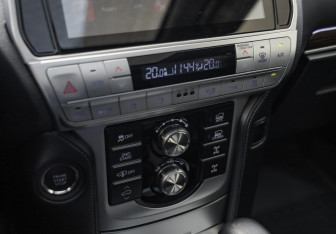 Подержанный автомобиль Toyota Land Cruiser Prado 2018 года (19 фото)