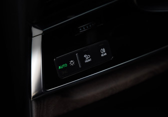 Подержанный автомобиль Audi Q8 2019 года (22 фото)