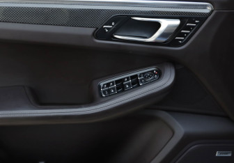 Подержанный автомобиль Porsche Macan 2014 года (28 фото)