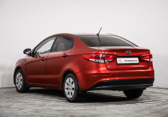 Подержанный автомобиль Kia Rio Sedan 2015 года (7 фото)