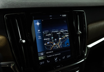 Подержанный автомобиль Volvo S90 2017 года (18 фото)