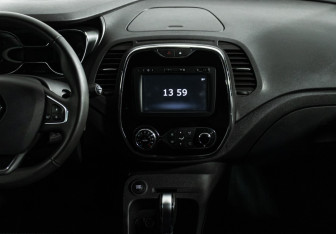 Подержанный автомобиль Renault Kaptur 2017 года (14 фото)