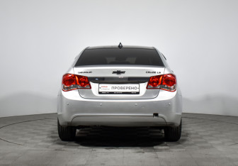Подержанный автомобиль Chevrolet Cruze Sedan 2011 года (6 фото)