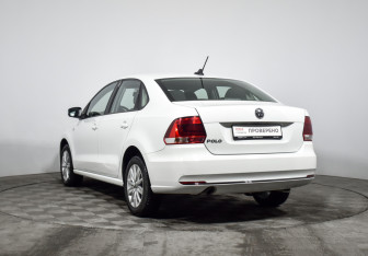 Подержанный автомобиль Volkswagen Polo Sedan 2017 года (7 фото)