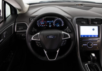 Подержанный автомобиль Ford Mondeo Sedan 2016 года (10 фото)
