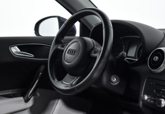 Подержанный автомобиль Audi A1 2012 года (13 фото)