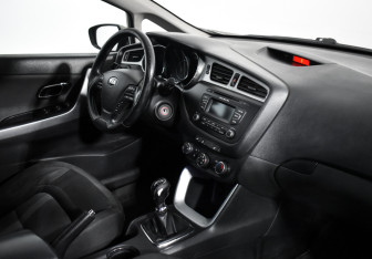 Подержанный автомобиль Kia Ceed Wagon 2013 года (13 фото)