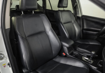 Подержанный автомобиль Toyota RAV4 2015 года (25 фото)