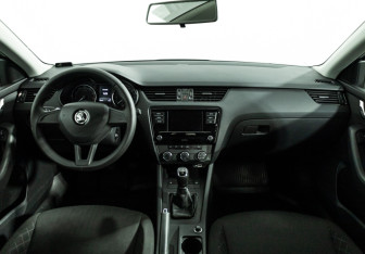 Подержанный автомобиль Skoda Octavia Liftback 2018 года (13 фото)