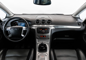 Подержанный автомобиль Ford S-MAX 2008 года (10 фото)