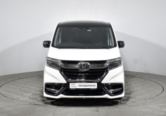 Подержанный автомобиль Honda Stepwgn 2018 года (2 фото)