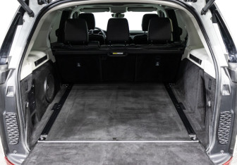 Подержанный автомобиль Land Rover Discovery 2017 года (15 фото)