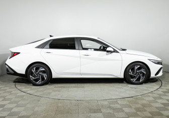 Подержанный автомобиль Hyundai Elantra Sedan 2024 года (4 фото)