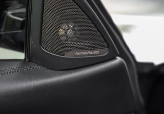 Подержанный автомобиль BMW M4 Convertible 2015 года (29 фото)