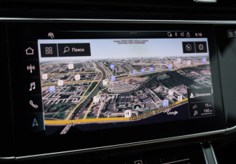 Подержанный автомобиль Audi Q8 2018 года (17 фото)