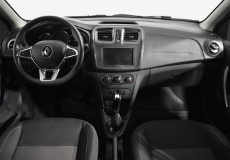 Подержанный автомобиль Renault Sandero 2019 года (13 фото)