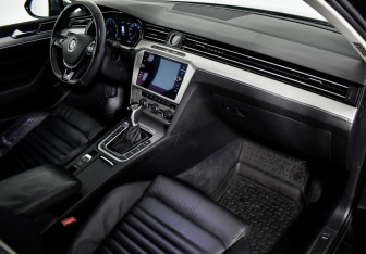 Подержанный автомобиль Volkswagen Passat Wagon 2017 года (13 фото)