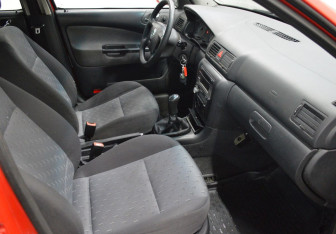 Подержанный автомобиль Skoda Octavia Liftback 2006 года (12 фото)