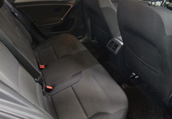 Подержанный автомобиль Volkswagen Golf Hatchback 2013 года (13 фото)