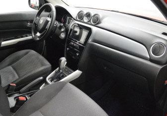 Подержанный автомобиль Suzuki Vitara 2017 года (11 фото)