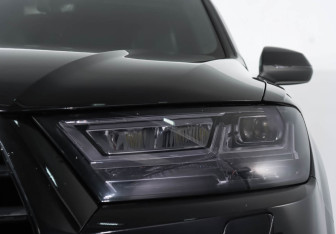 Подержанный автомобиль Audi Q7 2015 года (18 фото)