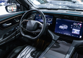 Подержанный автомобиль Exeed VX 2023 года (12 фото)