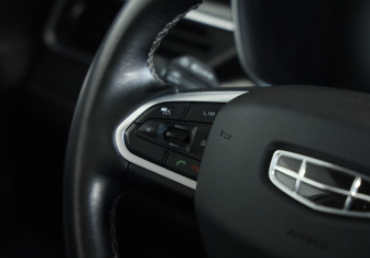 Подержанный автомобиль Geely Atlas Pro 2024 года (12 фото)