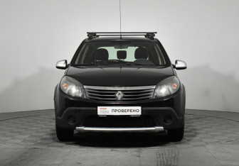 Подержанный автомобиль Renault Sandero 2013 года (2 фото)